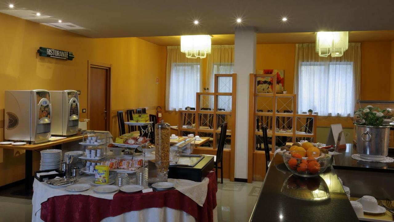 Hotel Romanisio Fossano Eksteriør bilde