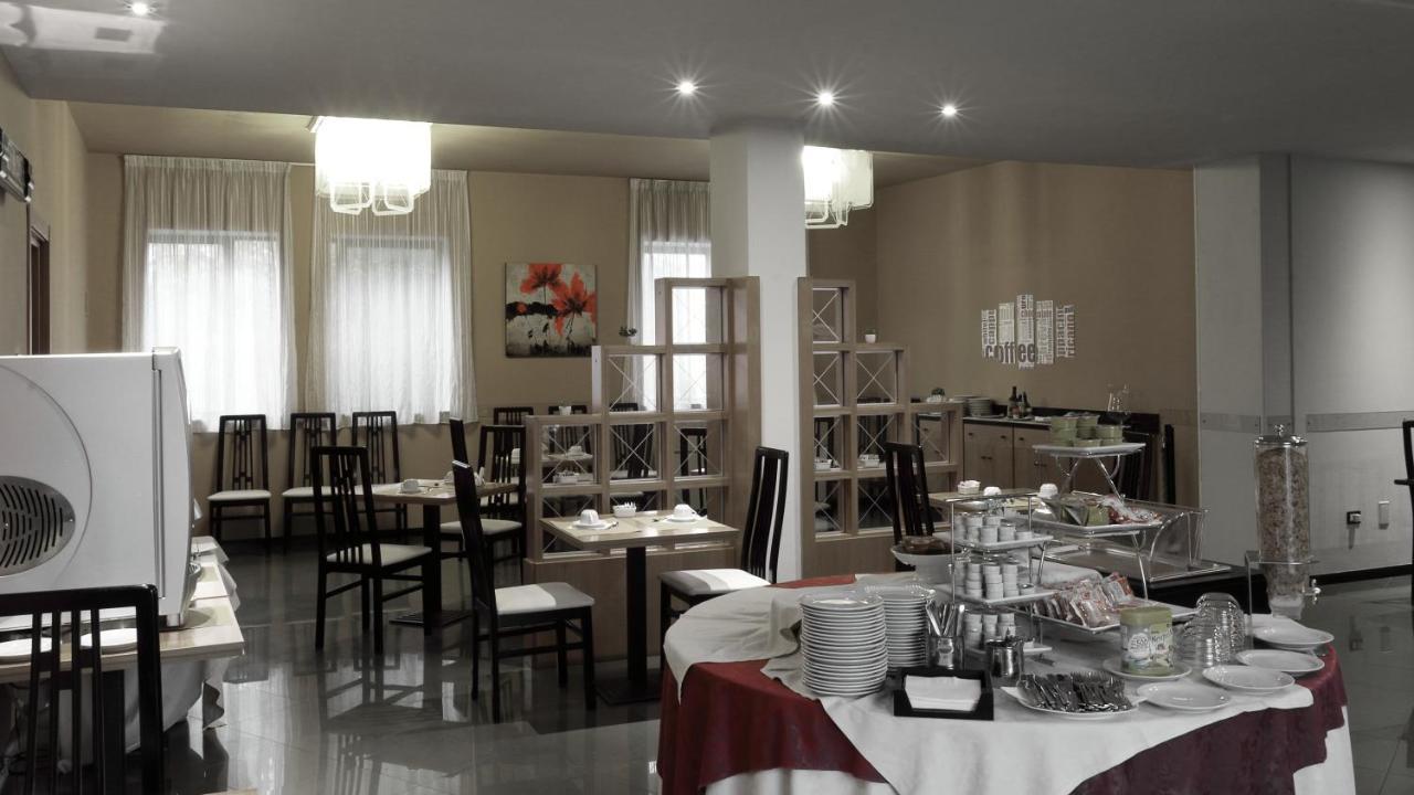 Hotel Romanisio Fossano Eksteriør bilde